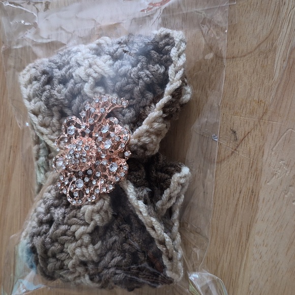 Crocheted Neutral Gradient Headband with Rose Gold Floral Brooch - Picture 4 of 4